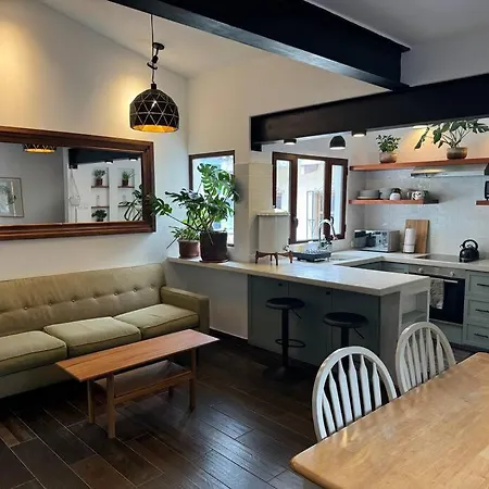 Chic Two Bedroom Apartment In Antigua